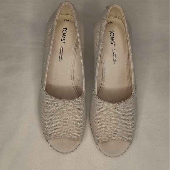 Toms Cream and Gold Metallic Linen Espadrille Wedges - Picture 2 of 7